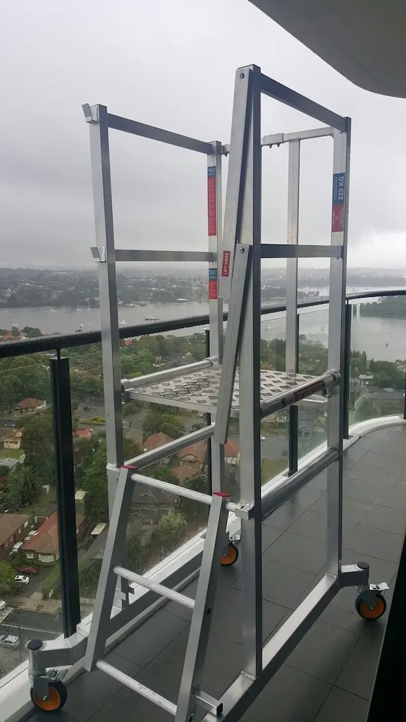 Small Scaffold With Full Surround Handrails